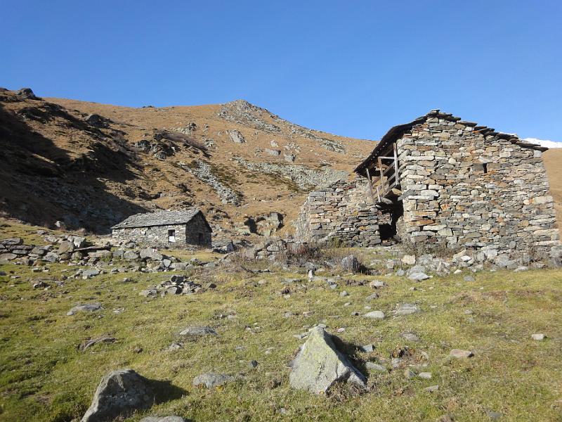 04 molte baite disseminate.JPG